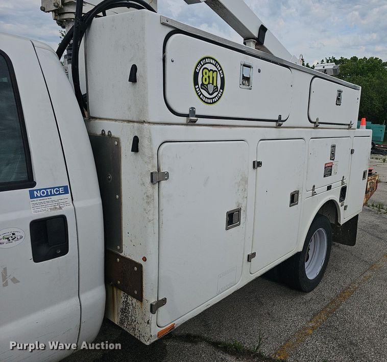 image for item EJ5371 2011 Ford F450 Super Duty bucket truck