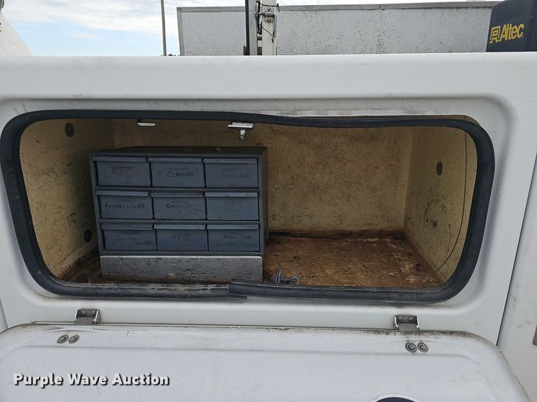 image for item EJ5371 2011 Ford F450 Super Duty bucket truck