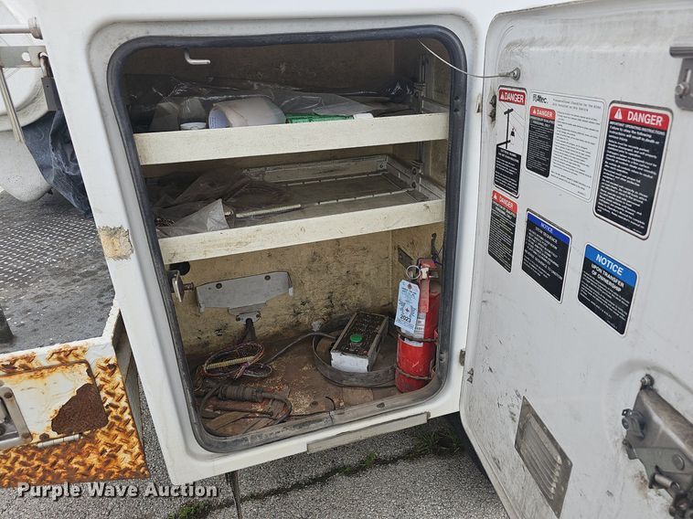 image for item EJ5371 2011 Ford F450 Super Duty bucket truck