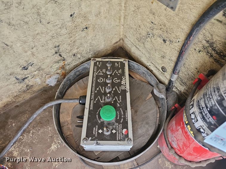 image for item EJ5371 2011 Ford F450 Super Duty bucket truck