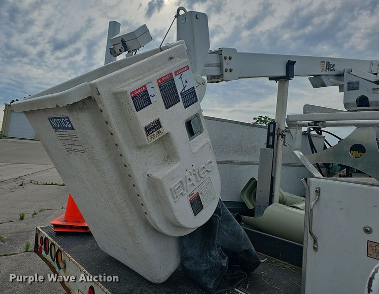 image for item EJ5371 2011 Ford F450 Super Duty bucket truck