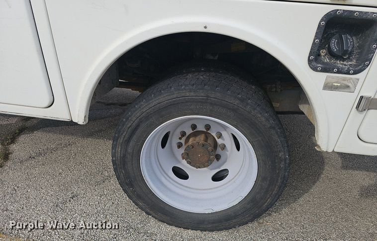 image for item EJ5371 2011 Ford F450 Super Duty bucket truck