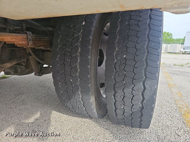 image for item EJ5371 2011 Ford F450 Super Duty bucket truck