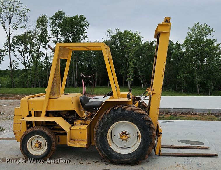 image for item EJ5384 Oliver forklift