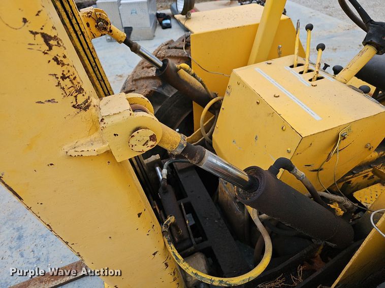 image for item EJ5384 Oliver forklift