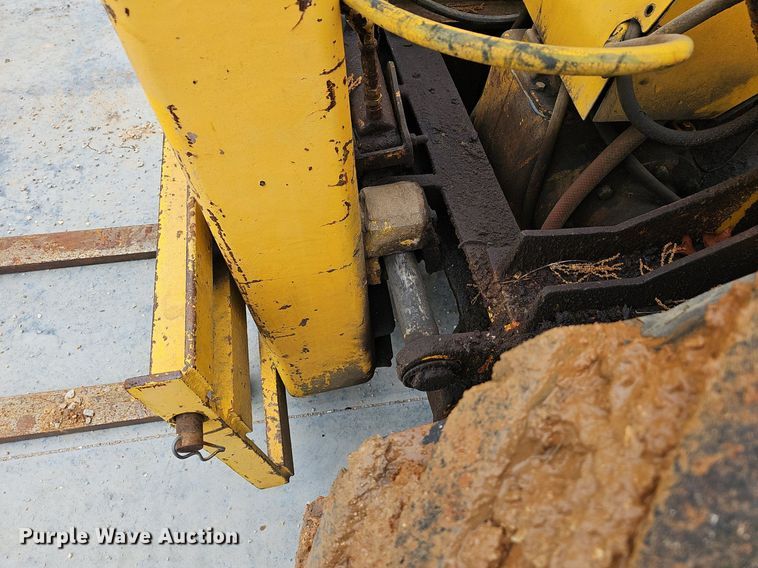 image for item EJ5384 Oliver forklift