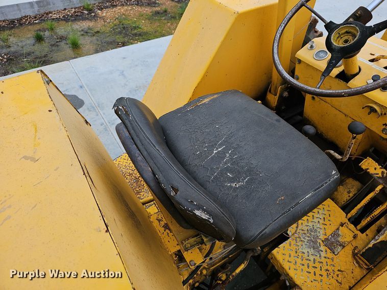 image for item EJ5384 Oliver forklift