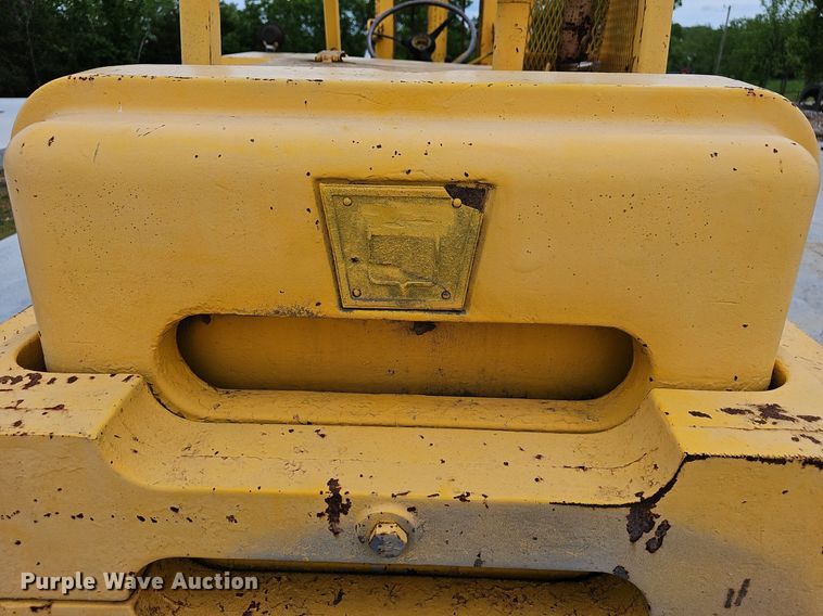 image for item EJ5384 Oliver forklift