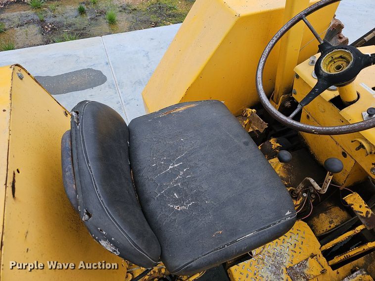 image for item EJ5384 Oliver forklift