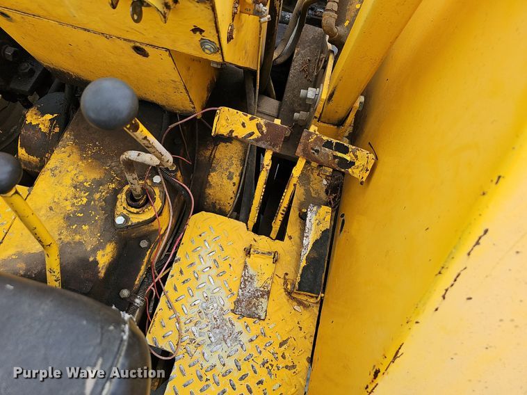 image for item EJ5384 Oliver forklift