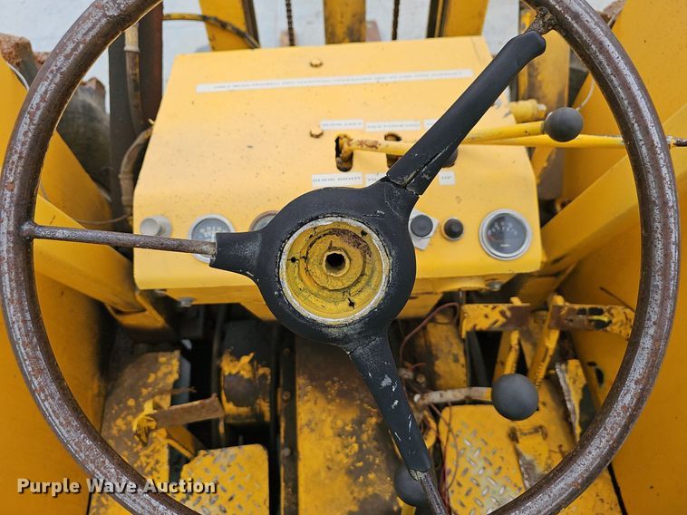 image for item EJ5384 Oliver forklift