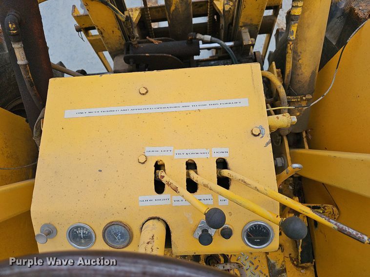 image for item EJ5384 Oliver forklift