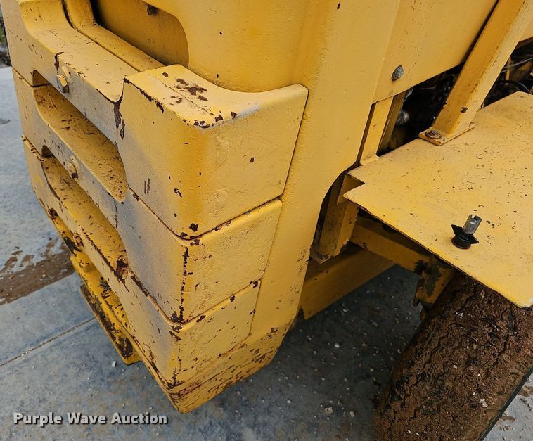 image for item EJ5384 Oliver forklift