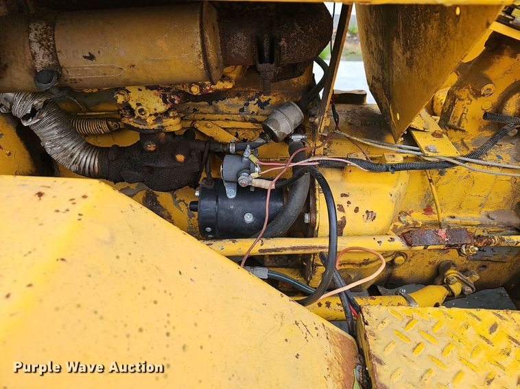 image for item EJ5384 Oliver forklift