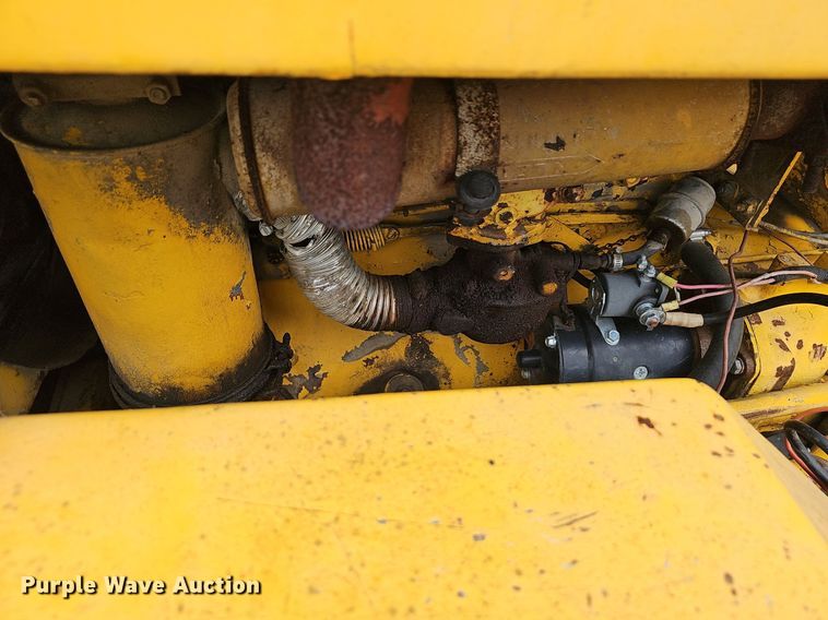 image for item EJ5384 Oliver forklift