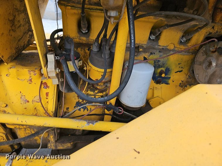 image for item EJ5384 Oliver forklift