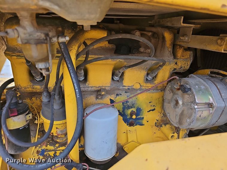 image for item EJ5384 Oliver forklift