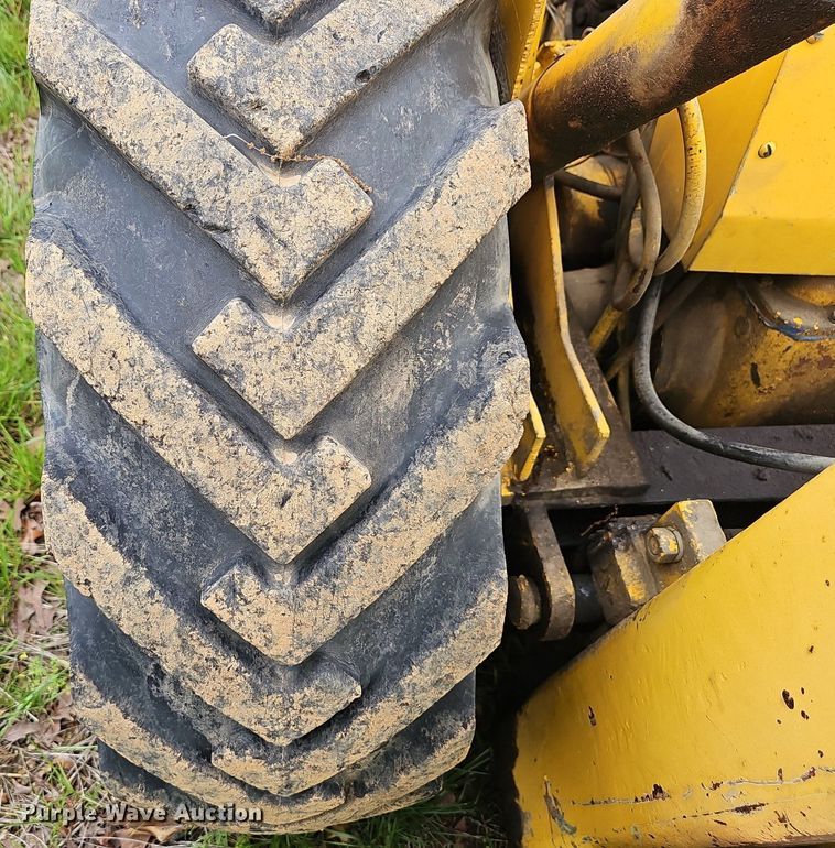 image for item EJ5384 Oliver forklift