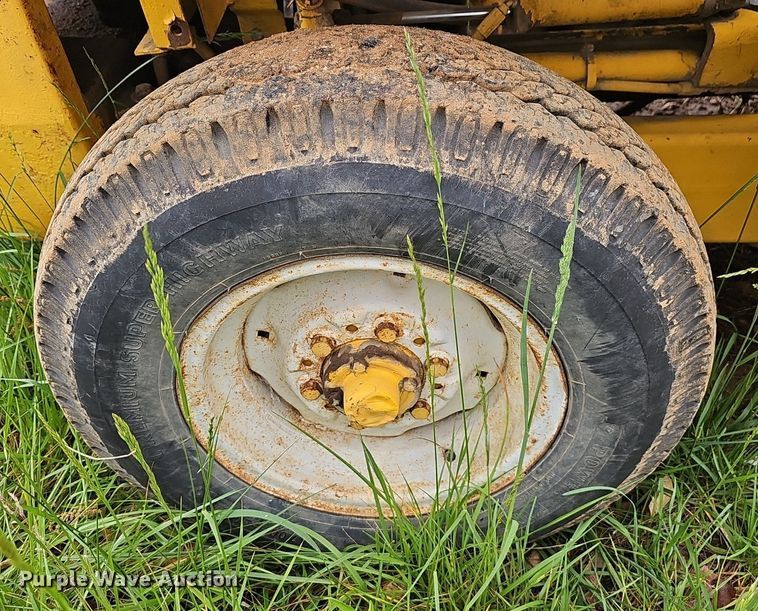 image for item EJ5384 Oliver forklift