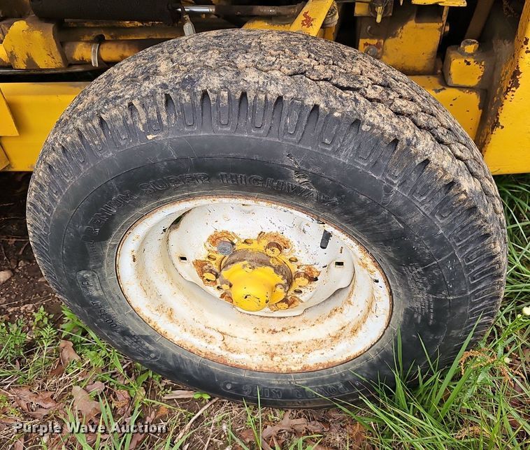 image for item EJ5384 Oliver forklift