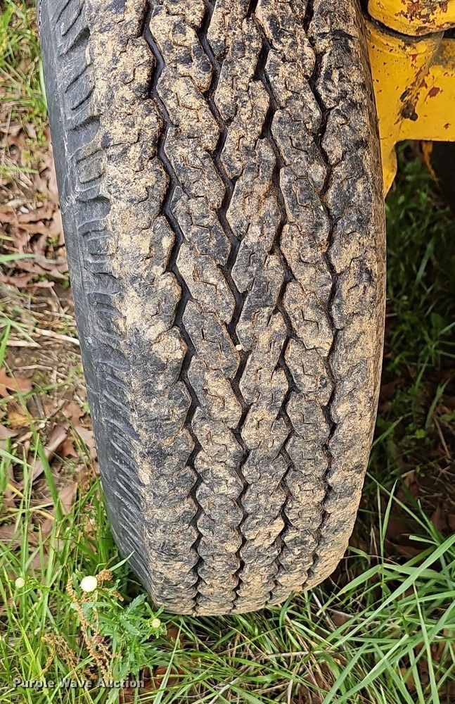 image for item EJ5384 Oliver forklift