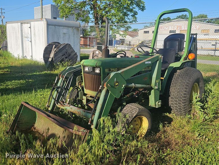 image for item EJ5389 1986 John Deere 750 MFWD tractor