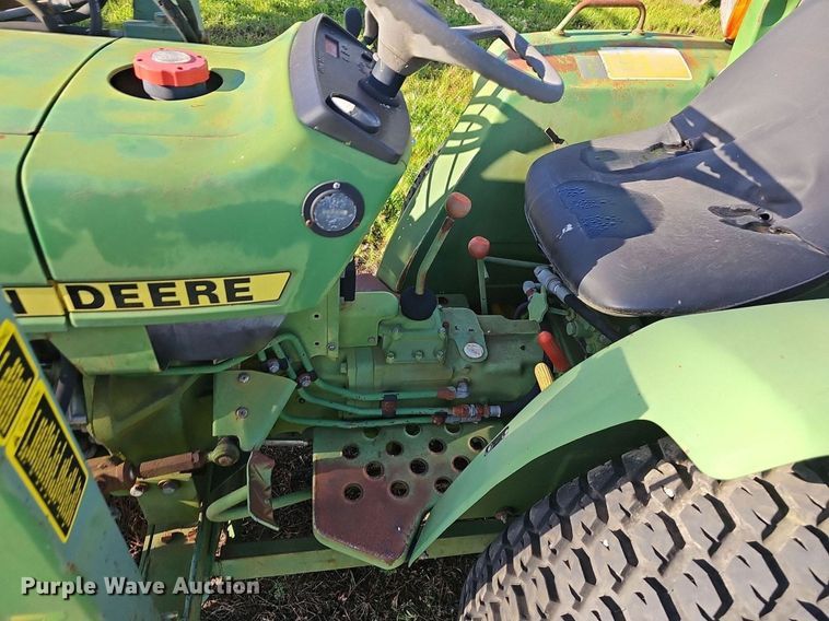 image for item EJ5389 1986 John Deere 750 MFWD tractor