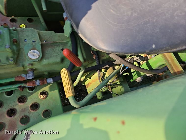 image for item EJ5389 1986 John Deere 750 MFWD tractor