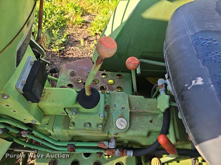 image for item EJ5389 1986 John Deere 750 MFWD tractor