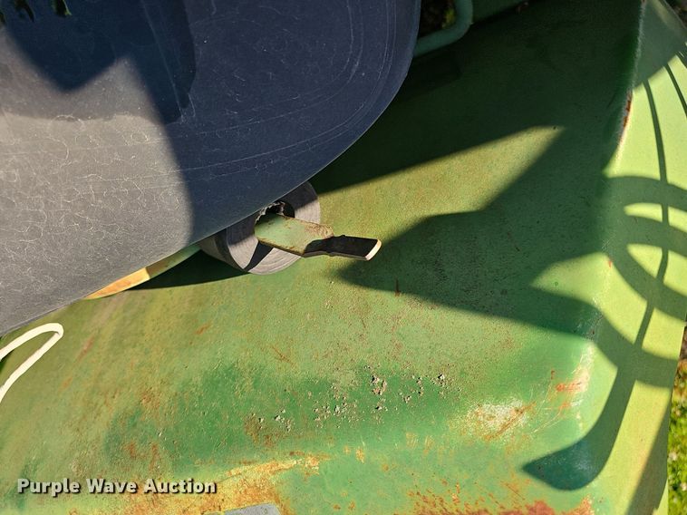 image for item EJ5389 1986 John Deere 750 MFWD tractor