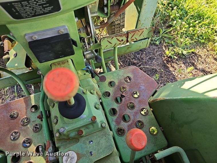image for item EJ5389 1986 John Deere 750 MFWD tractor