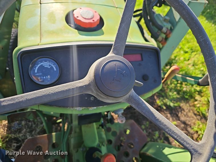 image for item EJ5389 1986 John Deere 750 MFWD tractor