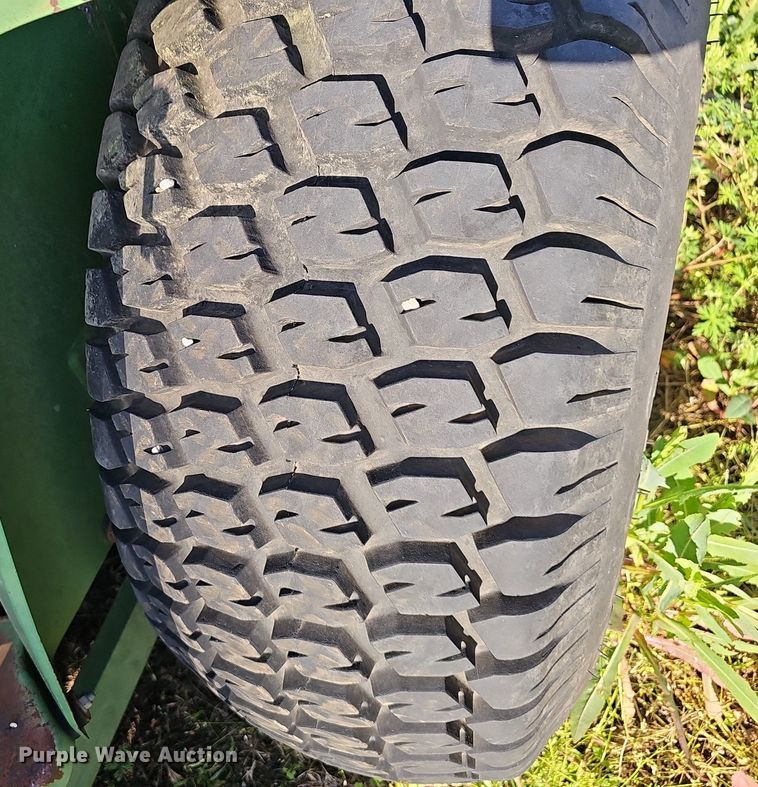 image for item EJ5389 1986 John Deere 750 MFWD tractor