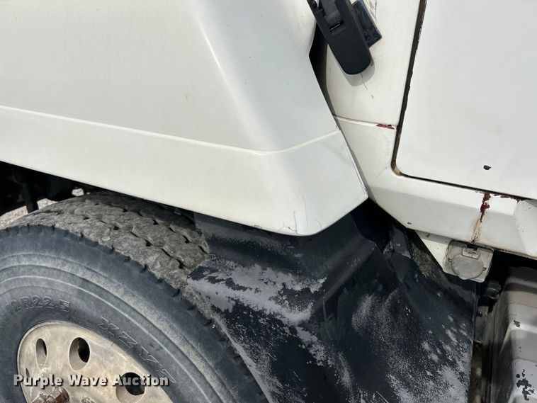 image for item EK4572 2002 Mack CH612 water truck