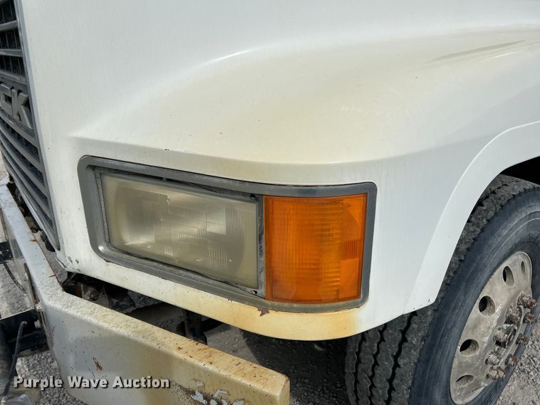 image for item EK4572 2002 Mack CH612 water truck