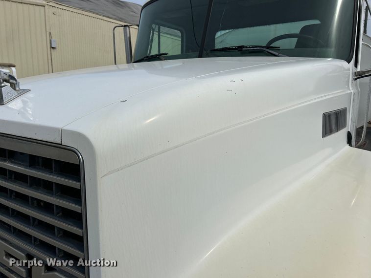 image for item EK4572 2002 Mack CH612 water truck