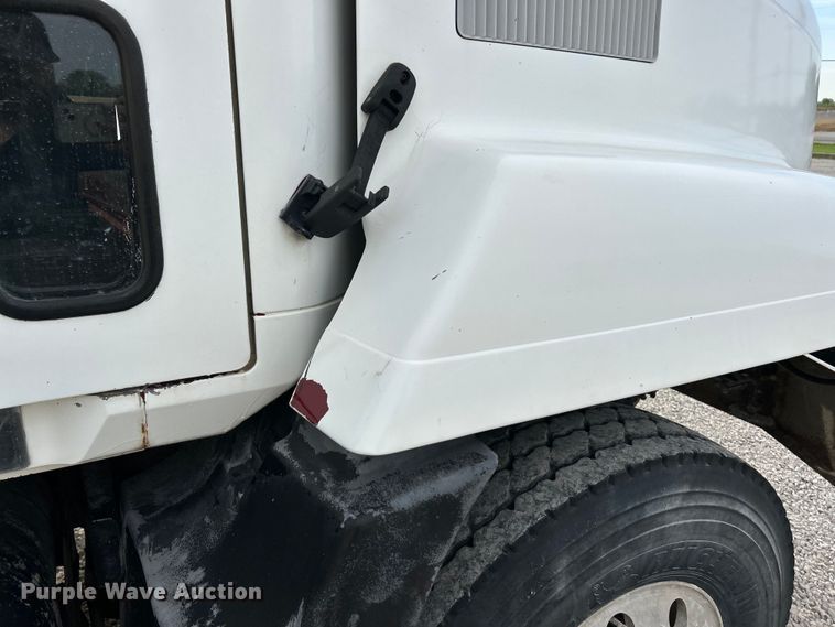 image for item EK4572 2002 Mack CH612 water truck