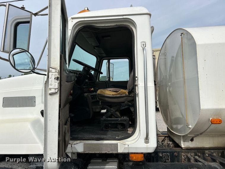 image for item EK4572 2002 Mack CH612 water truck