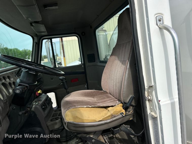 image for item EK4572 2002 Mack CH612 water truck