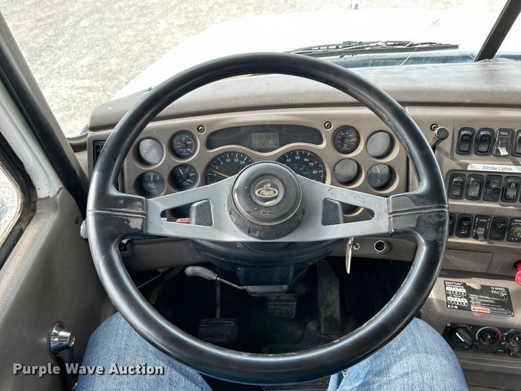 image for item EK4572 2002 Mack CH612 water truck