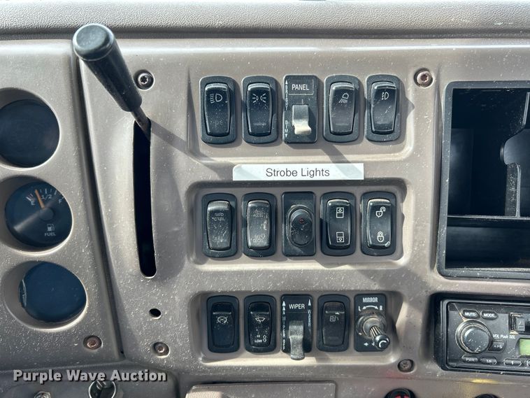 image for item EK4572 2002 Mack CH612 water truck