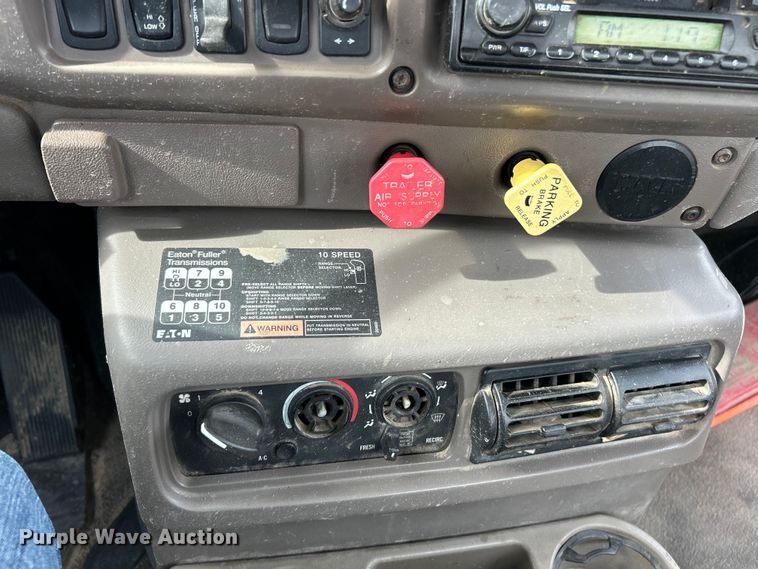 image for item EK4572 2002 Mack CH612 water truck