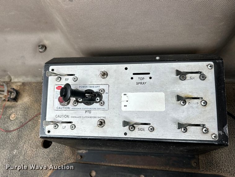 image for item EK4572 2002 Mack CH612 water truck