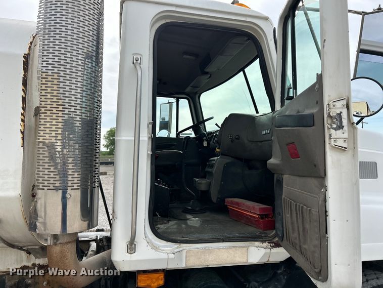 image for item EK4572 2002 Mack CH612 water truck