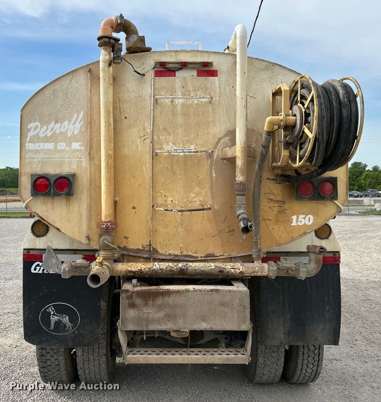 image for item EK4572 2002 Mack CH612 water truck