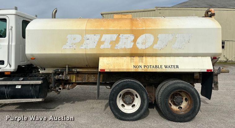 image for item EK4572 2002 Mack CH612 water truck