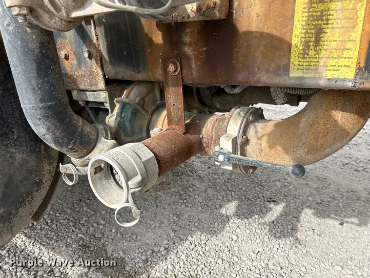 image for item EK4572 2002 Mack CH612 water truck