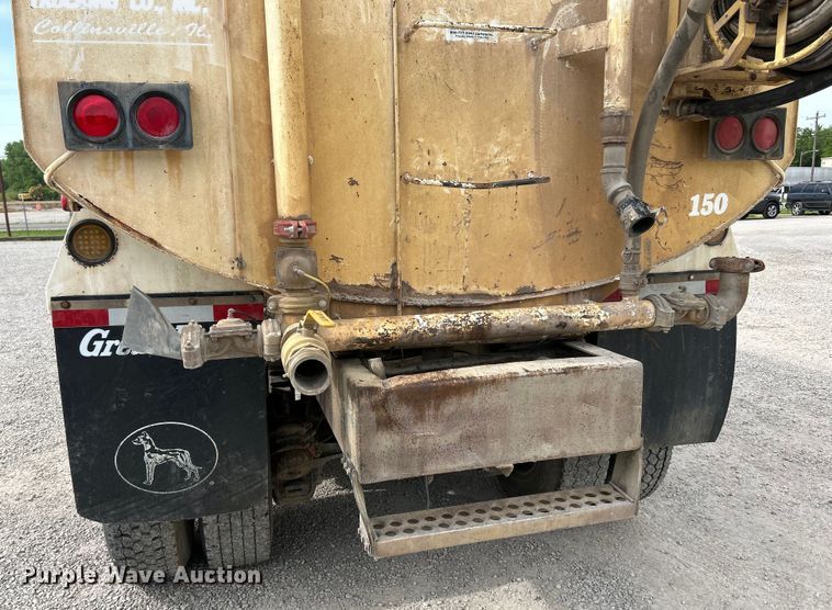 image for item EK4572 2002 Mack CH612 water truck