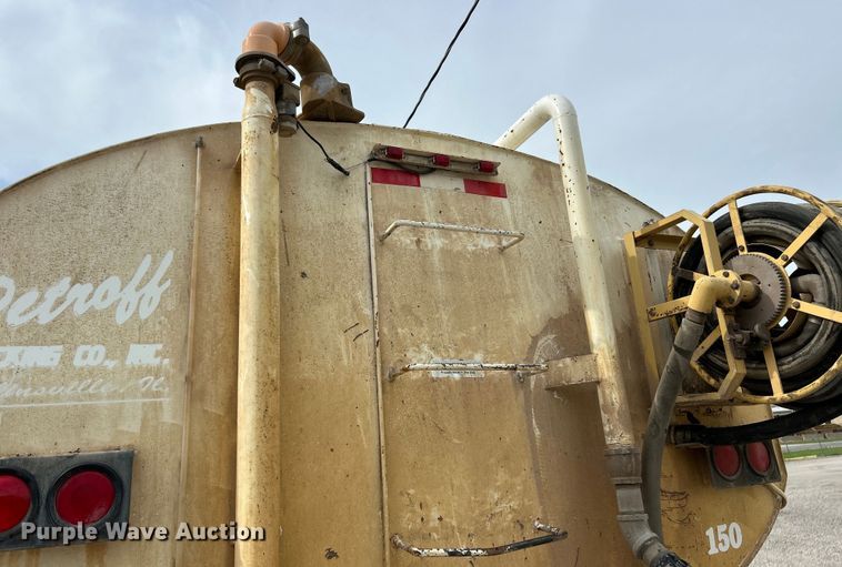 image for item EK4572 2002 Mack CH612 water truck