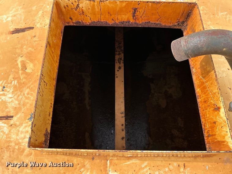 image for item EK4572 2002 Mack CH612 water truck